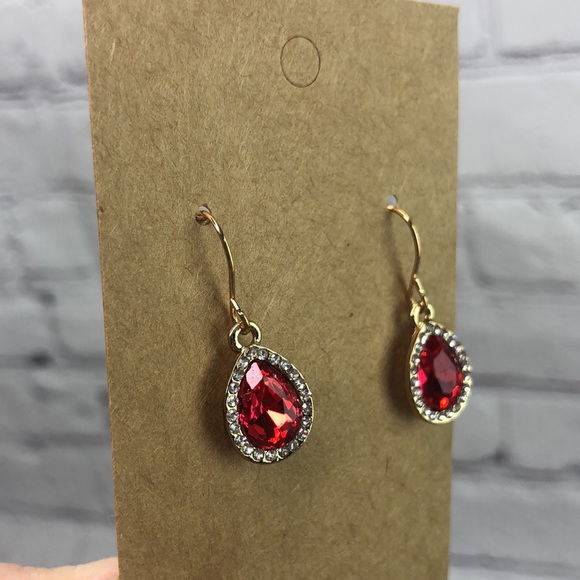 5/$25 Victorian chic gold tone red tear drop sparkly dangle statement earrings - Picture 5 of 9